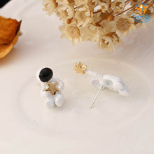 Load image into Gallery viewer, Astronaut Star Ear Studs