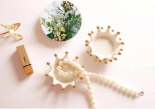 Load image into Gallery viewer, Queen Jewellery Holder