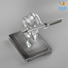 Load image into Gallery viewer, Executive Knight Pen Holder