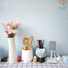 Load image into Gallery viewer, Globe Resin Stationery Holder - Hand painted