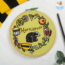 Load image into Gallery viewer, Hogwarts House Embroidery Hoop Art - Harry Potter