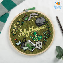 Load image into Gallery viewer, Hogwarts House Embroidery Hoop Art - Harry Potter