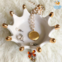 Load image into Gallery viewer, Queen Jewellery Holder