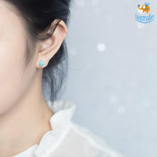 Load image into Gallery viewer, Leaf Shaped Ear Studs
