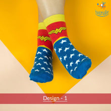 Load image into Gallery viewer, Official Wonder Woman Socks
